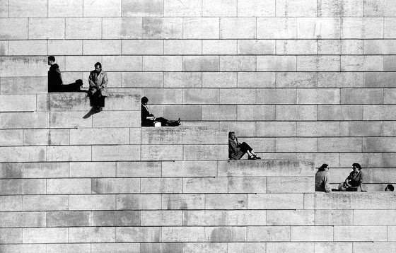 Robert Doisneau ~ Diagonal Steps